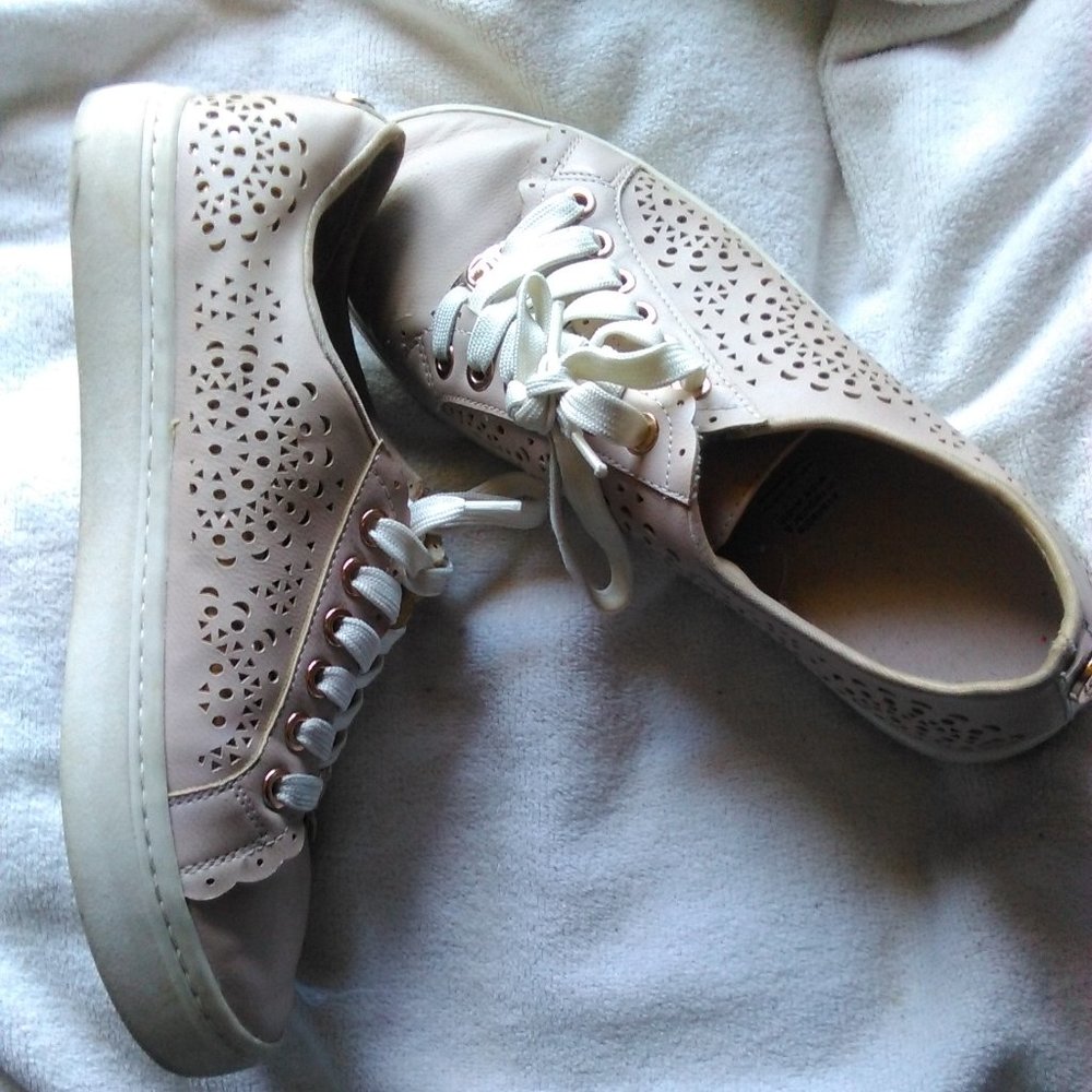#Free piz Claiborne sneakers